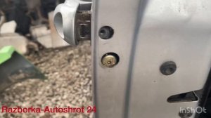 Снимаю Водит. Ручку  Volkswagen Touareg 2002 - 2010 Как снять левую переднюю наружную ручку двери ?