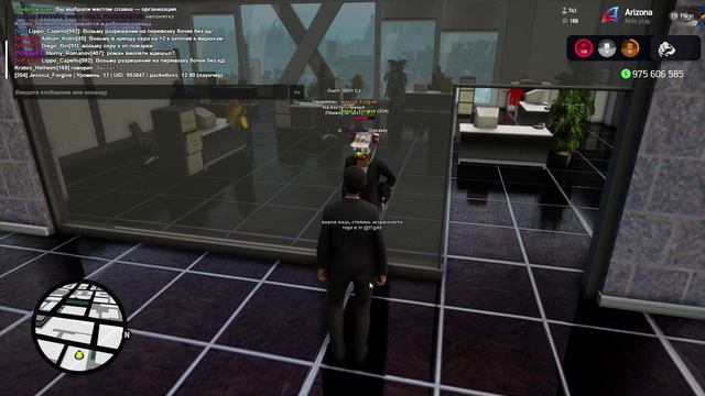 Не соблюдает дресс-код нету бейджика