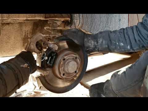 Замена задних тормозных колодок Renault Megane 2. Тормозные колодки P68024 BREMBO смотреть онлайн