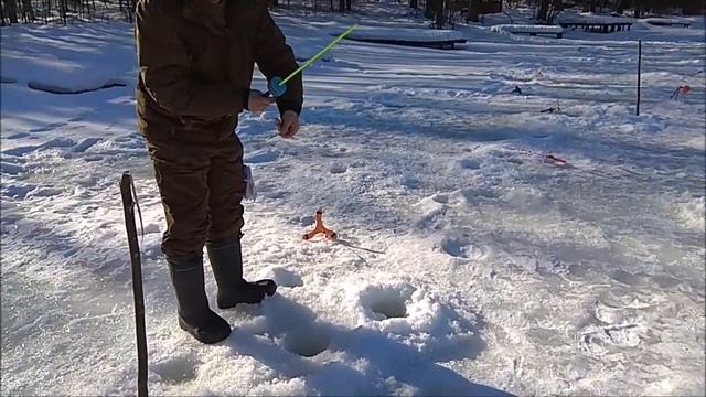 Субботняя рыбалка на Верхнем водоёме. Клёвое место лосиный остров. смотреть онлайн
