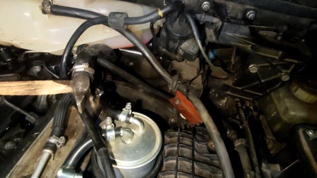 Замена левой подушки двигателя на Mercedes-Benz w163 ML270 смотреть онлайн
