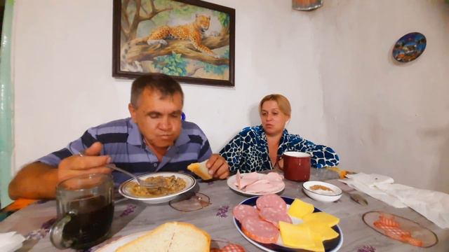Хоть за столом руки моет. На лбу звезда горит. Упала муха на липучку. Весной, когда шло обострение смотреть онлайн