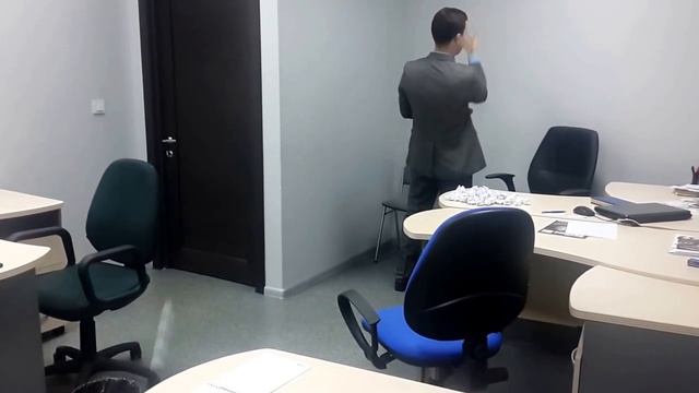 Офисные игры/ Игра бумажными шариками/Будни офисного работника/Александр Голубец смотреть онлайн