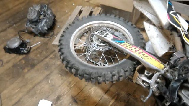 Ремонт помпы мотоцикла BSE j5, двигатель zongshen 177mm смотреть онлайн