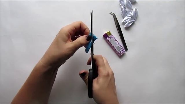 "Зимний" цветок из лент. Воздушный острый лепесток / DIY Kanzashi смотреть онлайн