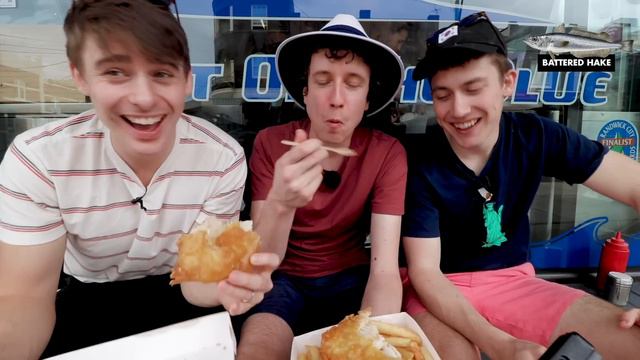 Brits try Australian Fish and Chips (how is it BETTER?!) смотреть онлайн