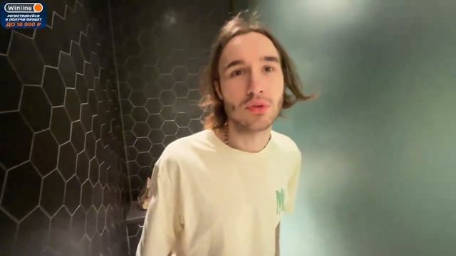 Угарный стрим. Кореш, Акулич и Парадеевич СТРИМ В ОТЕЛИ | IRL Вещание из отеля (полый стрим) смотреть онлайн