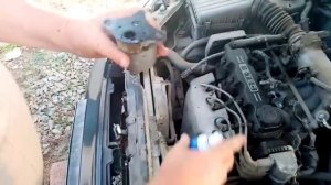 Шевроле Ланос.2008 1.5.Чистим клапан отработавших газов двигателя.