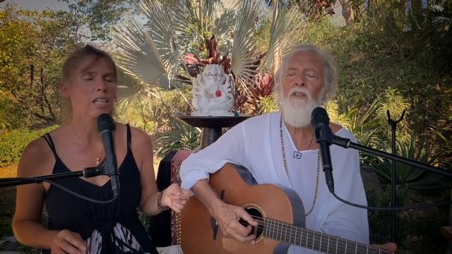 Gayatri Mantra Japa (from the Feb 26th Global Gayatri Mantra Peace Meditation) - Deva Premal & Mite смотреть онлайн