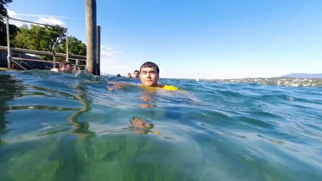 Swimming in Lake Geneva (Lake Leman) in Switzerland смотреть онлайн