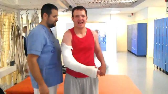 Артем стоитПусть пока несколько секунд,но зато сам смотреть онлайн