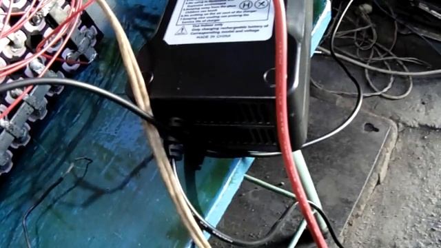 Тест зарядника YZPOWER для LI-ION аккумуляторов 54,6 В 4А. смотреть онлайн