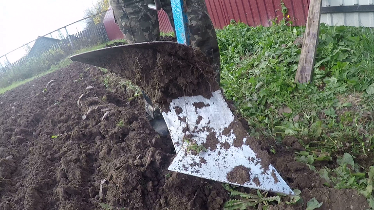 Допахал участок. смотреть онлайн