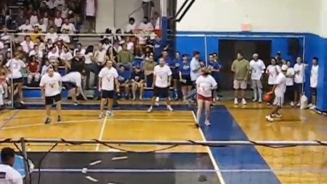 Monkeys Flinging Dodge Balls, Game 2 смотреть онлайн