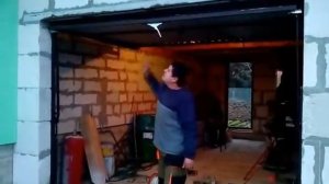 Подъемные ворота своими руками. Дешево.