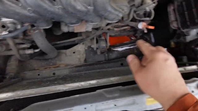 Замена радиатора охлаждения Toyota Corolla Runx 2001 г.в. смотреть онлайн