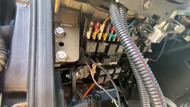 Не заводится Шевроле Нива/Не работают стеклоподъемники смотреть онлайн