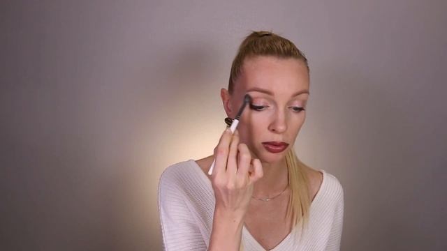 Осыпаются тени? Всего три правила помогут забыть об этой проблеме навсегда! смотреть онлайн