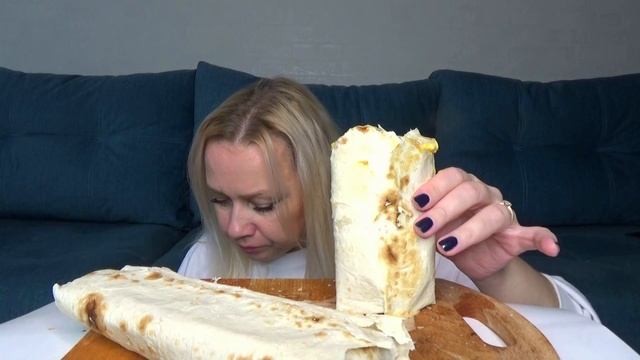 МУКБАНГ ДОМАШНЯЯ ШАУРМА, Слепила из того, что было/Mukbang еда на камеру/Русский мукбанг/не АСМР/ смотреть онлайн