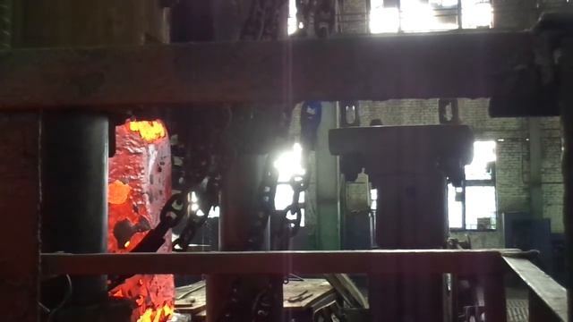 ЮУМЗ . 6000 т пресс. Подъем слитка 66 т в осадочной плите для осадки. MAH 622. смотреть онлайн