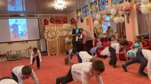 Танец "Трубочисты" ( К. Мулина). Группа №12 "Цветики-семицветики"