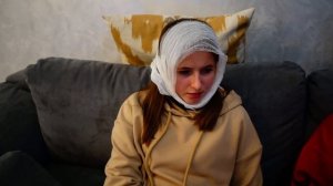 СЛОМАЛА ЗУБ! Амелька и Луна спешат на помощь к подружке!