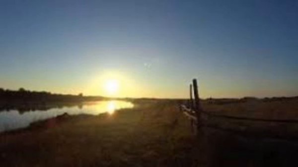 песня называется уеду далеко певец этой песни Сергей Войтенко