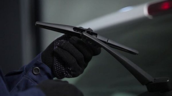 Útmutató: SUZUKI SX4 1 Hátsó ablaktörlők csere