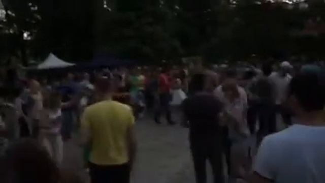 Танцующий Киев: сальса в субботнем парке им.Шевченко. смотреть онлайн
