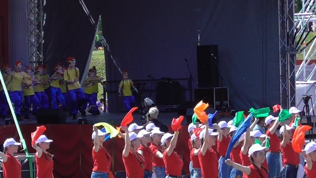 День города Ярославля 2019. Танец на стадионе.mp4 смотреть онлайн