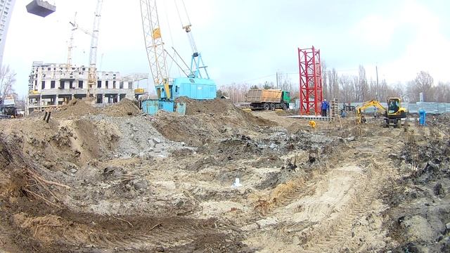 Земляные работы в котловане / Excavation in the pit смотреть онлайн