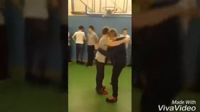 Тренировка кадетов на занятиях по единоборствам смотреть онлайн