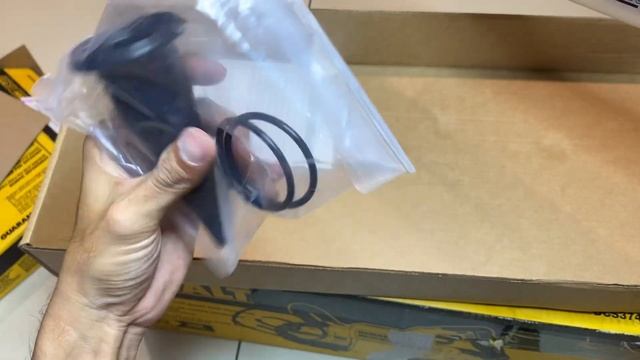 Súng Bắn Keo Silicon #Dewalt #DCE580B 20V || Made In USA?? ||0343256802(Zalo)-0703249910