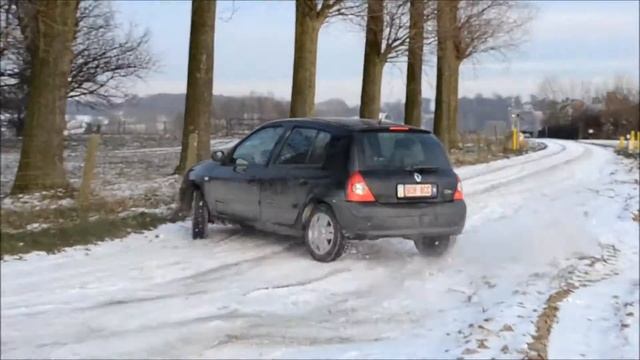 Drift snow Renault Clio 1.5 DCI смотреть онлайн