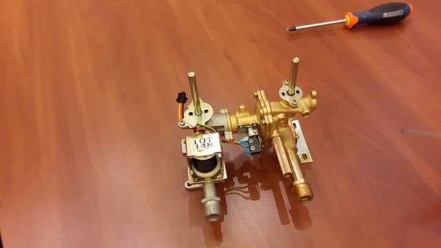 Самопроизвольный розжиг газовой колонки при подаче питания. Spontaneous ignition Gas Water Heater. смотреть онлайн