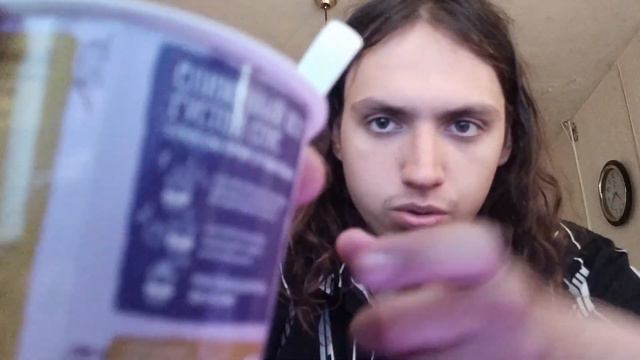 РУССКИЙ МОНАРХИСТ ПРОБУЕТ РОЛЛТОН ''4 СЫРА'' И РУССКИЕ СУХАРИКИ смотреть онлайн