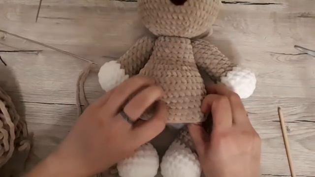 Как связать мишку часть 2 . Вязаная игрушка смотреть онлайн
