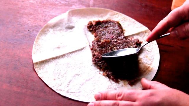 ЧЕБУРЕКИ ИЗ ЛАВАША И ФАРША ЗА 4 МИНУТЫ. ТАКОГО ВЫ ЕЩЕ НЕ ЕЛИ. смотреть онлайн