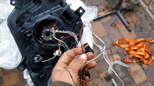 Подключил ресталинг фары на 2007год .Mersedes sprinter. Сборка телевизора,радиаторов, подключение. смотреть онлайн