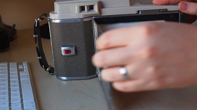 Polaroid 850 - Loading 50 year old Type 48 PolarColor Roll Film and shooting it! смотреть онлайн