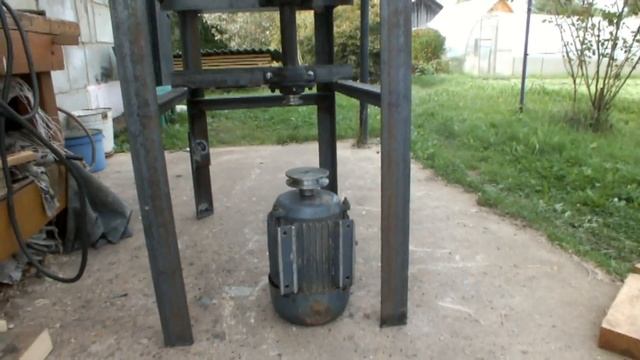 Самодельный фрезерный станок по дереву с насадными фрезами ч 2 смотреть онлайн