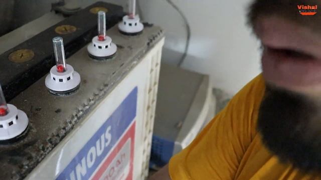बैटरी में पानी डालते समय भूलकर भी मत करना ये गलतियां? | battery water filling смотреть онлайн