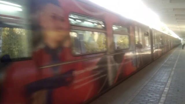 Москва. Поезд «Русич» в окраске «Работник метрополитена» 1. 10 октября 2021 смотреть онлайн