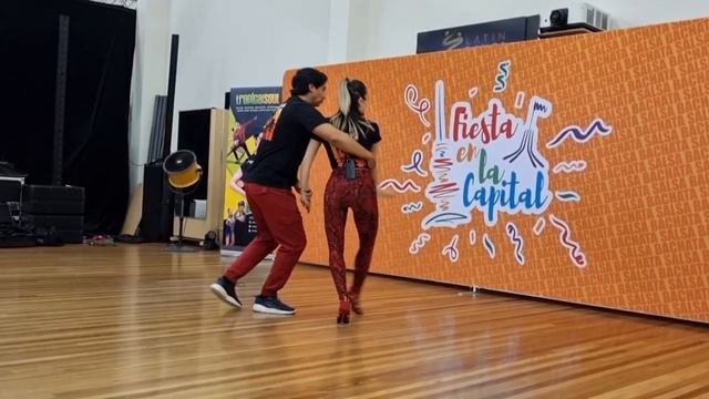 ⭐LOCO⭐ by Enrique Iglesias ft Romeo Santos - #Bachata Moderna demo by Juan Ruiz and Kelsi смотреть онлайн