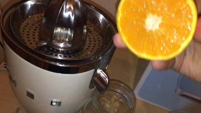 SMEG CJF01 Juicer Review And Demonstration.