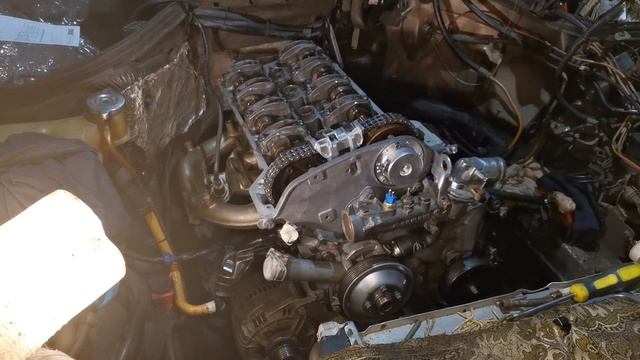 13) Сборка крышки ГРМ и клапанной м111 мотора, Mercedes-Benz W124. смотреть онлайн