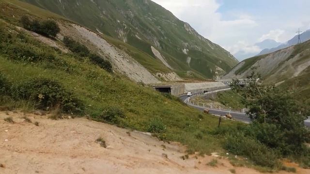ПАМУККАЛЕ по-Грузински. Остановка на военно-грузинской дороге. Путешествие с детьми в Грузию. смотреть онлайн