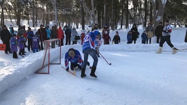 #Сахалин СПОРТ ПРОТИВ ПОДВОРОТНИ/ХОККЕЙ В ВАЛЕНКАХ смотреть онлайн