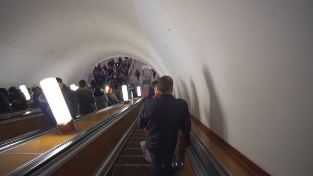 Russia, Moscow, metro ride from Пролетарская (Proletarskaya) to Тага́нская(Taganskaya) смотреть онлайн