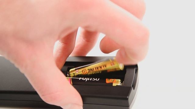 Changing Batteries on a Bush remote смотреть онлайн